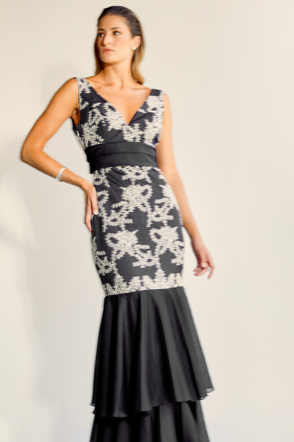 VESTIDO LONGO PRETO DE TECIDO BORDADO UNITY SEVEN