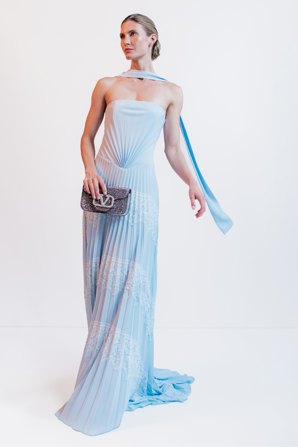 VESTIDO LONGO PLISSADO DE RENDA COM ECHARPE UNITY SEVEN