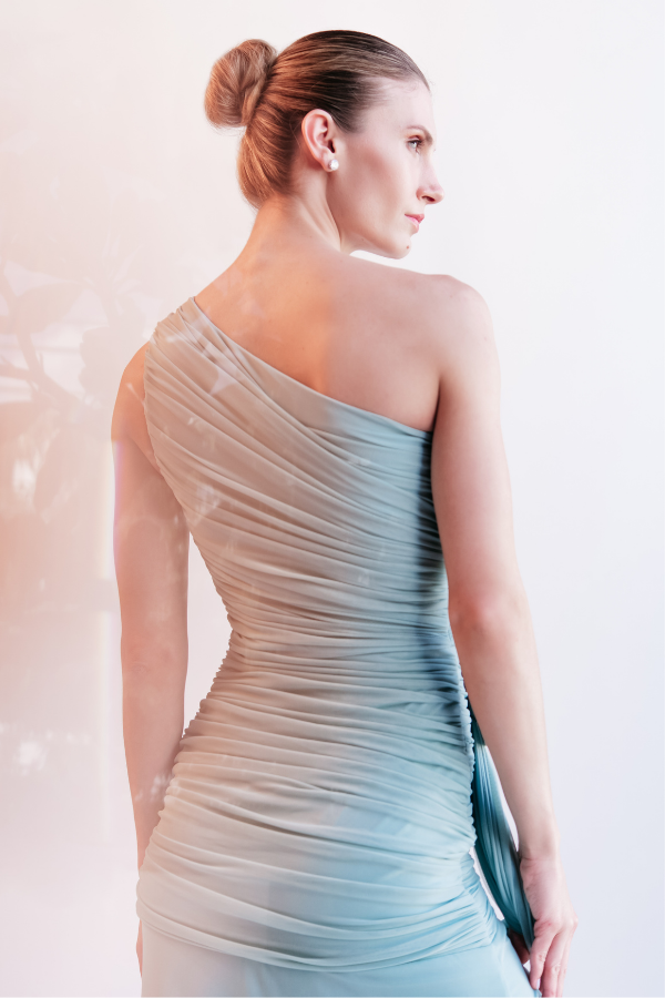 VESTIDO LONGO ASSIMETRICO AZUL CLARO UNITY SEVEN
