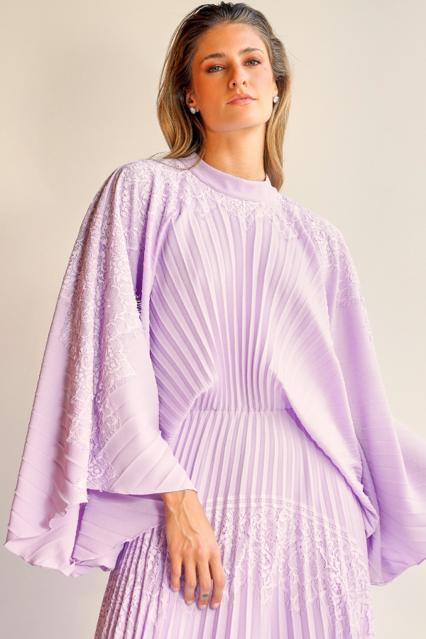 VESTIDO LONGO LILÁS DE RENDA COM MANGAS UNITY SEVEN