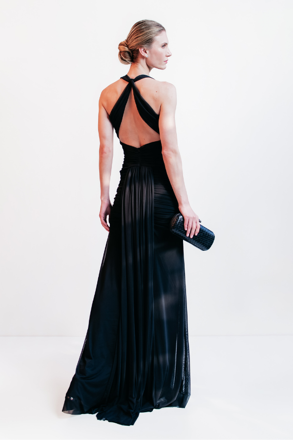 VESTIDO LONGO PRETO COM DECOTE E FIVELA DE CRISTAL UNITY SEVEN