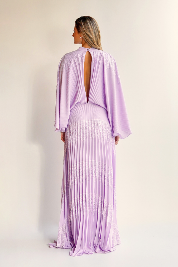 VESTIDO LONGO LILÁS DE RENDA COM MANGAS UNITY SEVEN