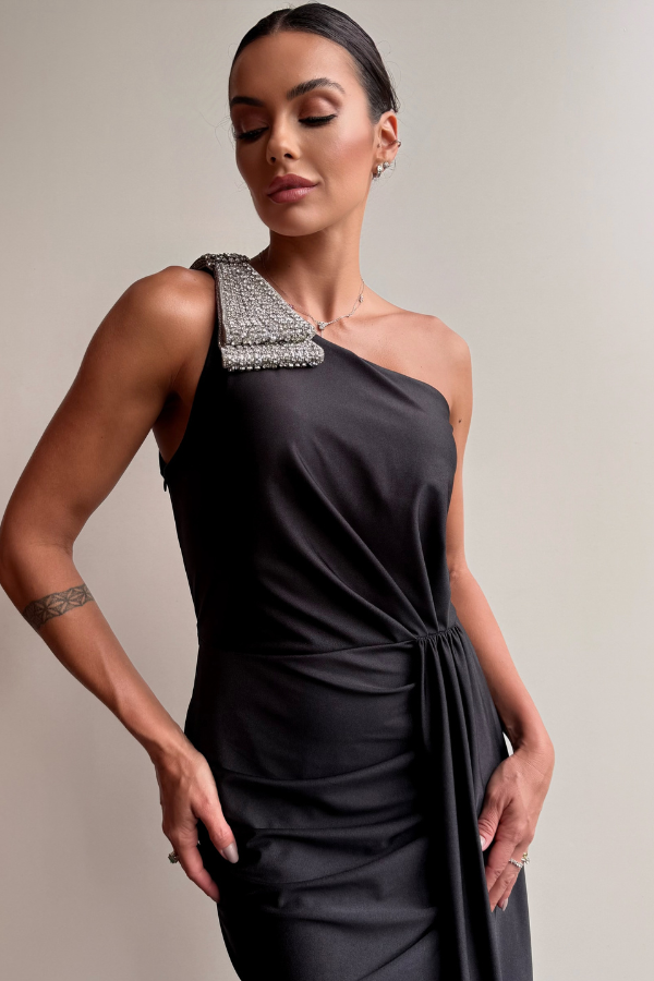 VESTIDO LONGO COM APLICAÇÃO NO OMBRO UNITY SEVEN