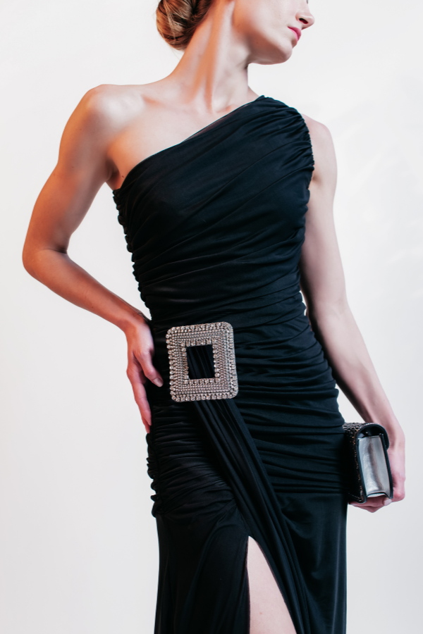 VESTIDO LONGO ASSIMETRICO PRETO UNITY SEVEN
