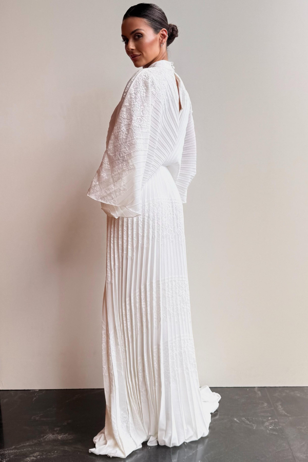 VESTIDO LONGO EM RENDA DE MANGAS LONGAS UNITY SEVEN