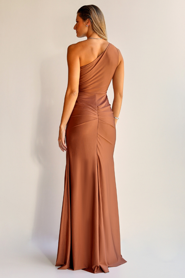 VESTIDO LONGO MARROM COM APLICAÇÃO UNITY SEVEN
