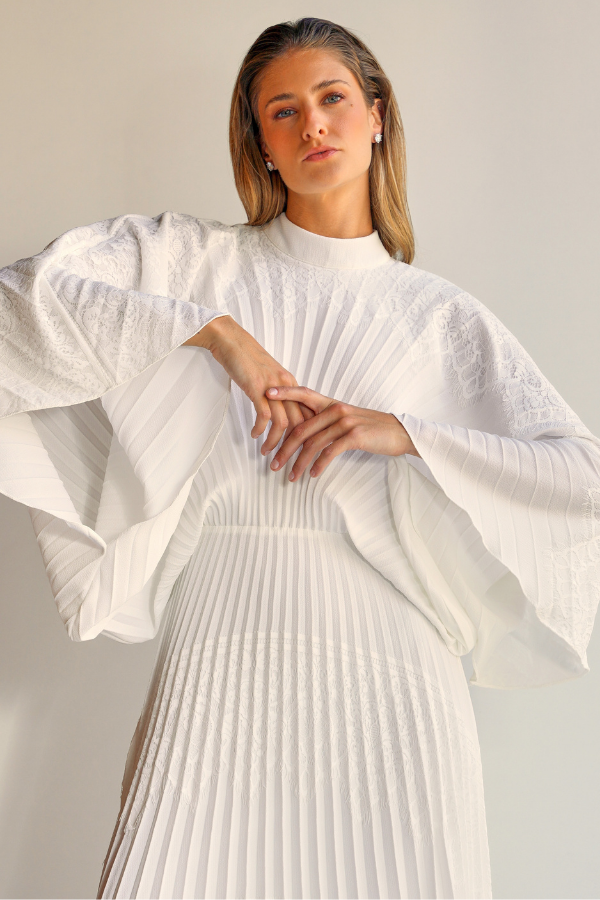 VESTIDO BRANCO LONGO DE RENDA E MANGAS UNITY SEVEN