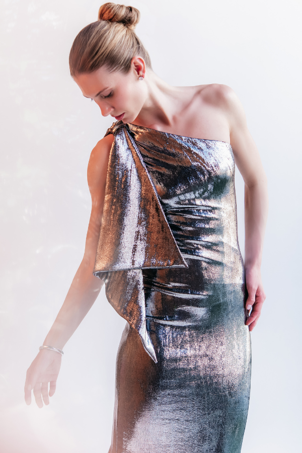 VESTIDO LONGO PRATA DE UM OMBRO SÓ UNITY SEVEN