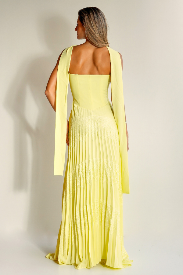 VESTIDO LONGO AMARELO PLISSADO DE RENDA COM ECHARPE UNITY SEVEN